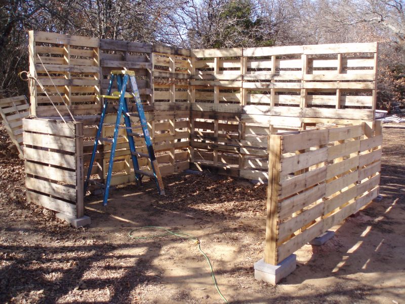 My Wood Pallet Shed Project - March 2009